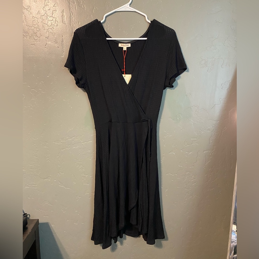 Black short sleeve knitted dress